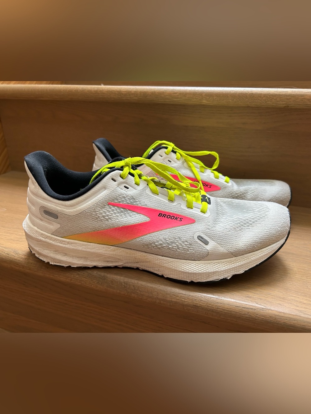 Brooks Launch 9 Men’s 10.5 D Running Shoes White Pink Neon Yellow